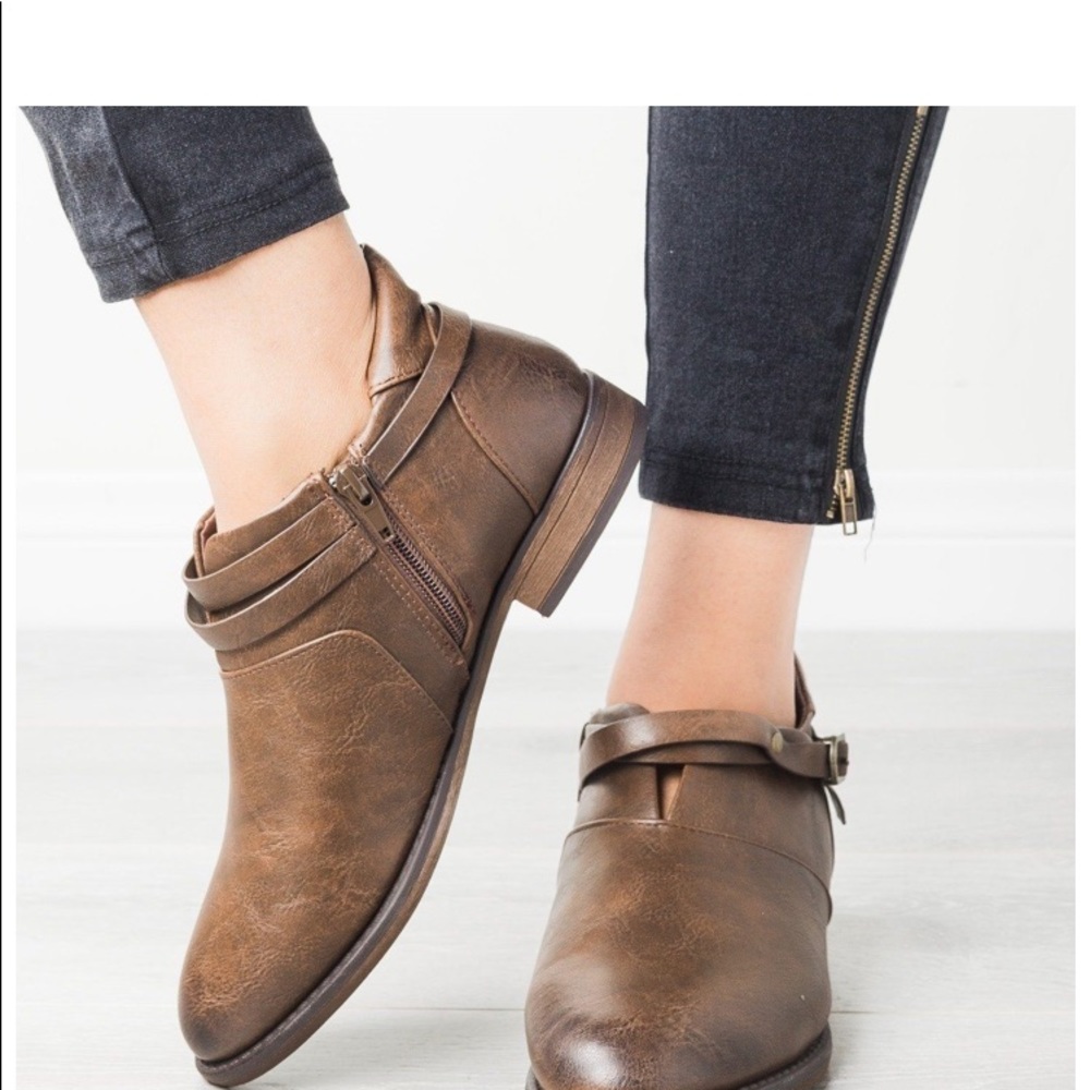 BROWN LEATHER ANKLE BOOTIES - Picture 2 of 8